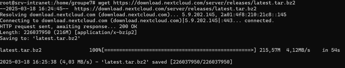 Commande wget téléchargeant la dernière version de Nextcloud.