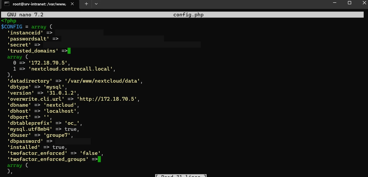 Fichier config.php : domaines de confiance 172.18.70.5 et nextcloud.centrecall.local, base MariaDB.