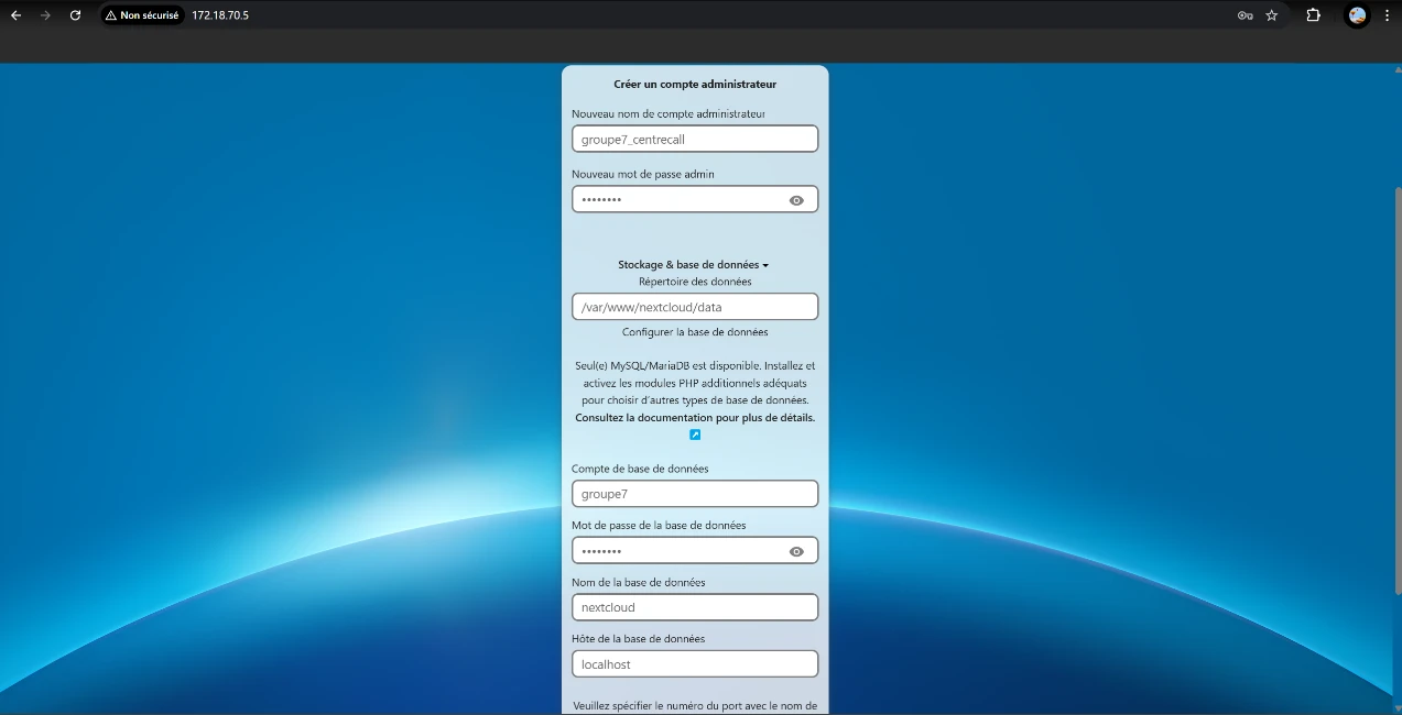 Page d'installation de Nextcloud : création du compte administrateur et paramètres de la base.